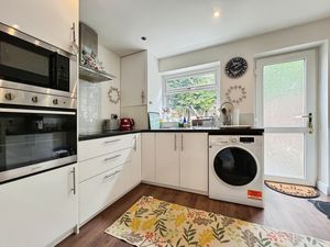 Kitchen- click for photo gallery